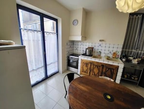 Microwave, oven, stovetop, electric kettle - Large furnished house fully equipped - Wifi, TV, Billiards (Tain-l'Hermitage)