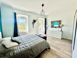 4 Schlafzimmer, Bügeleisen/Bügelbrett, Reisekinderbett, WLAN