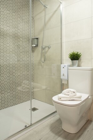 Chambre Standard avec lits jumeaux, salle de bains attenante | Salle de bain