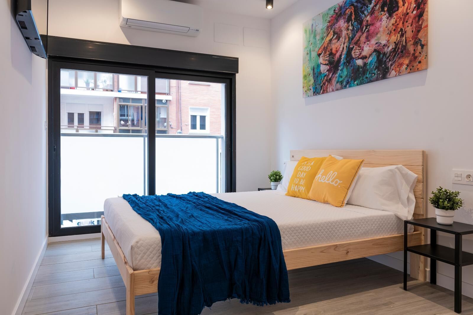 Bureau, espace de travail pour ordinateur portable