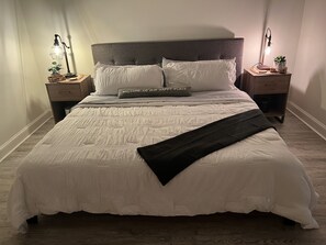 4 bedrooms, desk, iron/ironing board, free WiFi - Cozy Farmhouse with 4 Bedrooms and 3 Baths (Herod)