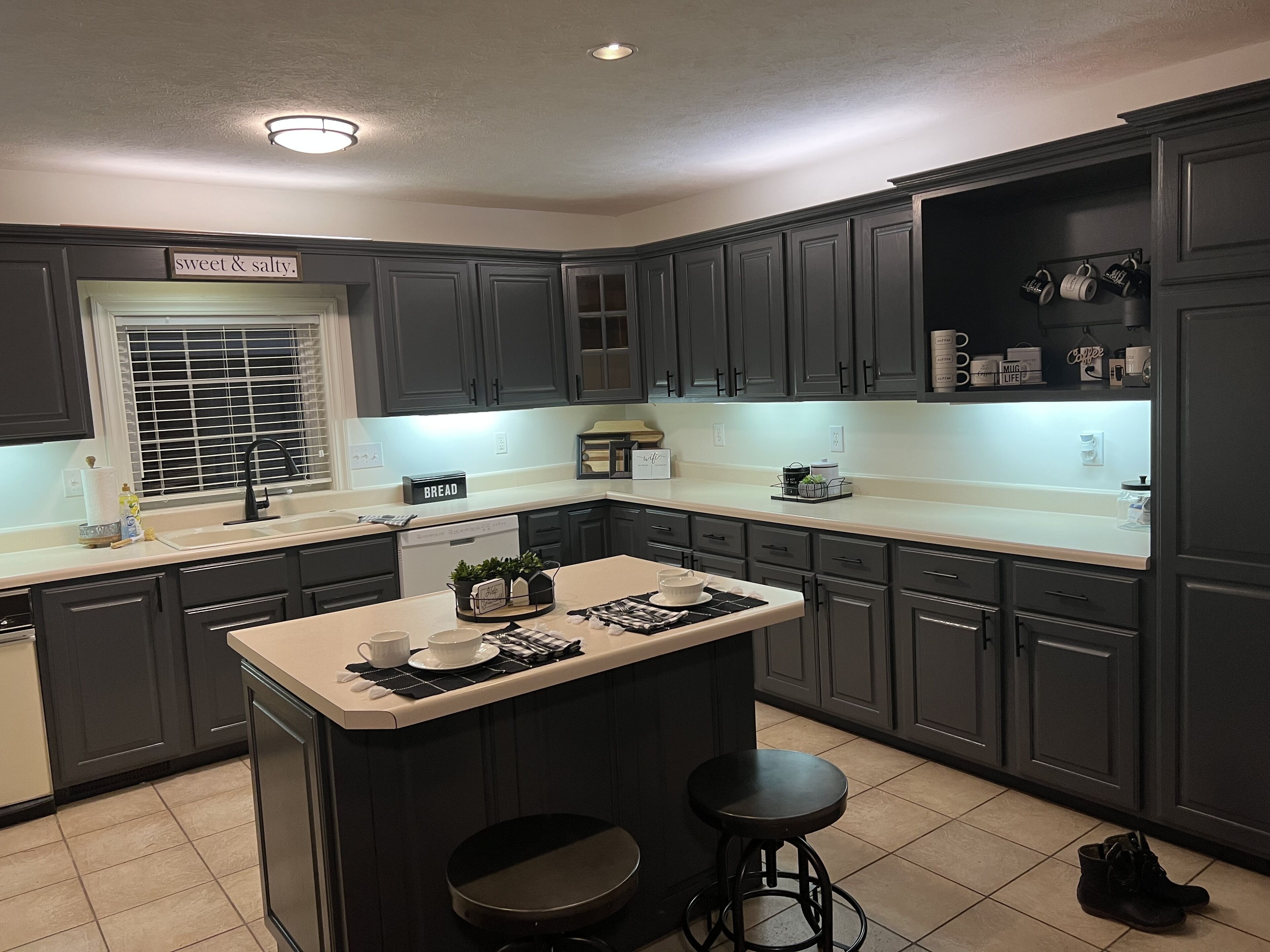 ثلاجة، ميكروويف، فرن، موقد طهي مسطح