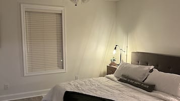 4 bedrooms, desk, iron/ironing board, free WiFi