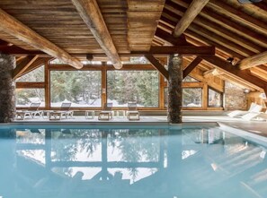 Inomhuspool och uppvärmd pool