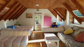 9 bedrooms, iron/ironing board, travel cot, free WiFi