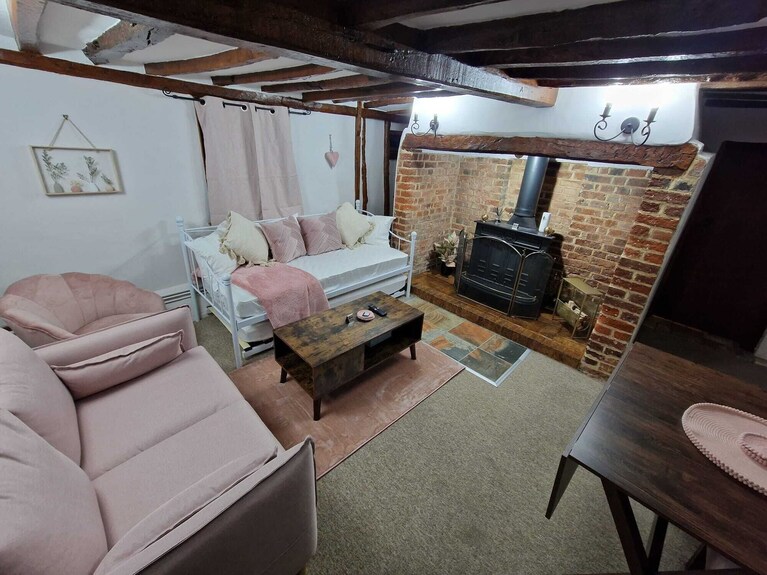 Honey Horsefield Grade Ll 1650 Thatched Cottage - Essex