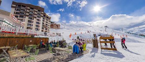 تناول الطعام بالخارج