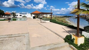 Outdoor pool - Balcony Breeze @ Bayfront Villas Portmore (Portmore)