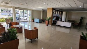 Lobby sitting area - Balcony Breeze @ Bayfront Villas Portmore (Portmore)