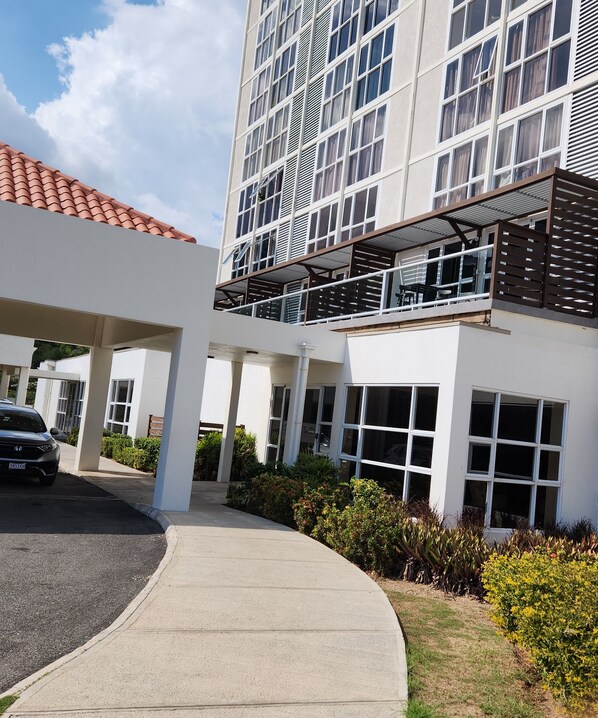 Balcony - Balcony Breeze @ Bayfront Villas Portmore (Portmore)