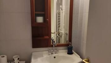 Apartment | Bathroom | Free toiletries, hair dryer, towels, soap