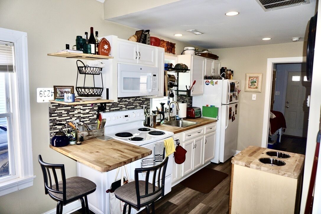 Cozy Wildwood Beach Bungalow - Pet Friendly!