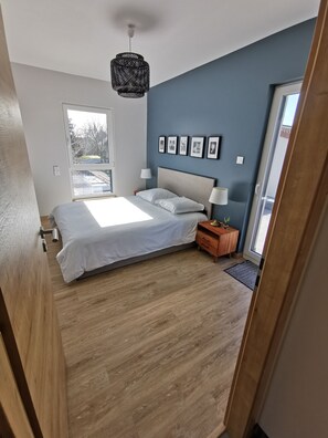 4 bedrooms, in-room safe, iron/ironing board, free WiFi