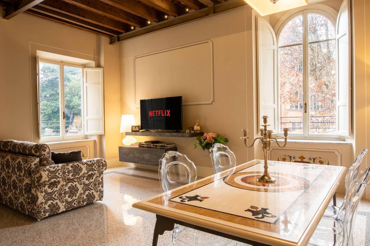 Smart TV, Netflix, pay films, heated floors