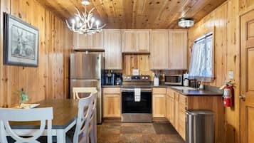 Réfrigérateur, micro-ondes, four, cafetière/bouilloire