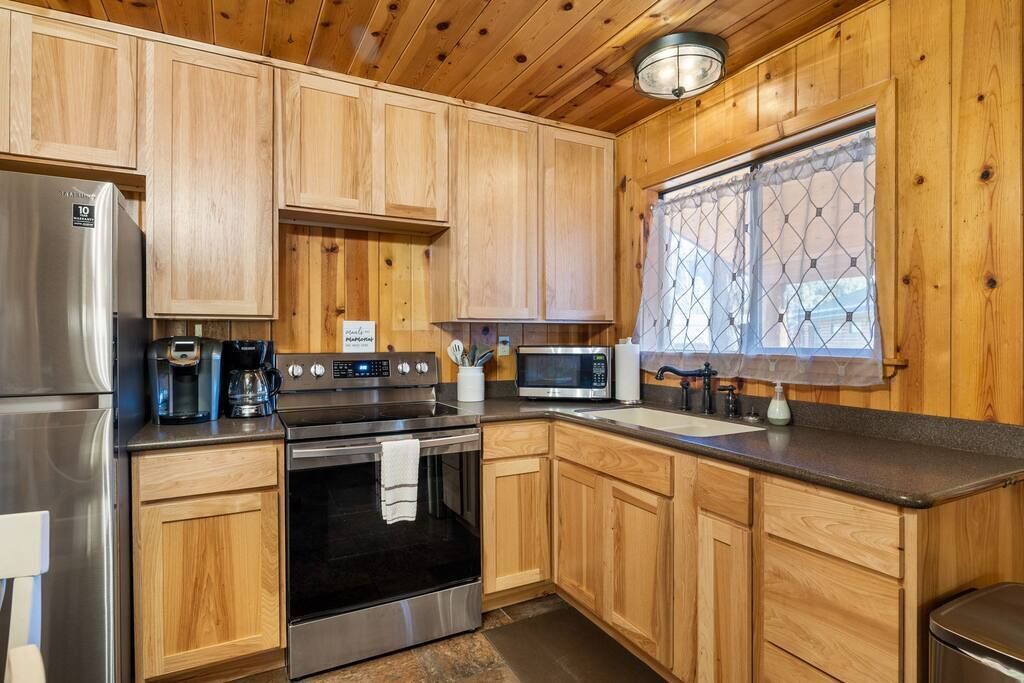 Réfrigérateur, micro-ondes, four, cafetière/bouilloire