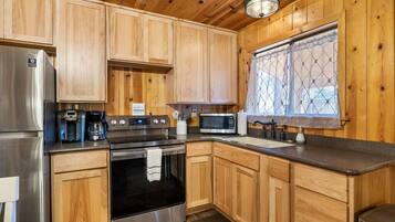 Fridge, microwave, oven, coffee/tea maker