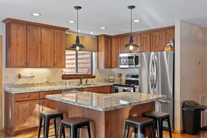 Refrigerador, microondas, horno y lavavajillas 