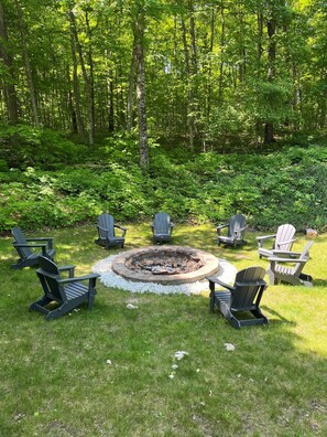 Property grounds - 4 Bedroom Rustic and Secluded Cabin. Dogs Welcome! (Empire)