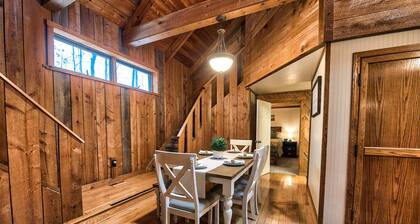 4 Bedroom Rustic and Secluded Cabin. Dogs Welcome!