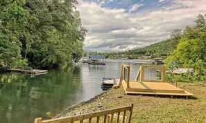 Property grounds - Lakehouse, Dock, Hot Tub & Tesla charger. Ideal for entertaining. Pet-Friendly! (Hiawassee)