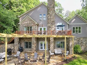 Terrace/patio - Lakehouse, Dock, Hot Tub & Tesla charger. Ideal for entertaining. Pet-Friendly! (Hiawassee)