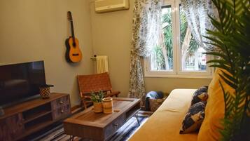 Apartment | Living area | Flat-screen TV