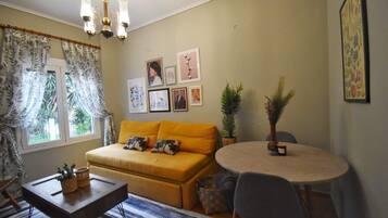 Apartment | Living area | Flat-screen TV