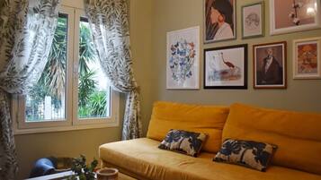 Apartment | Living area | Flat-screen TV