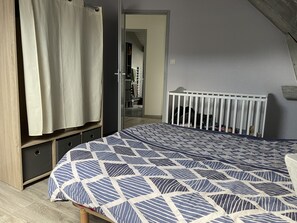 2 chambres, fer et planche à repasser, draps fournis