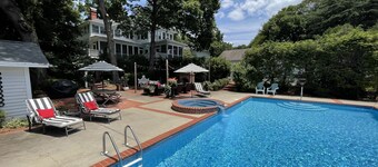 Downtown Hickory Lounge