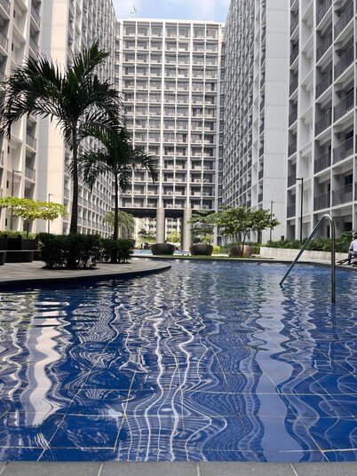 Cozy New 1 BR Condo F/furnished & equipped •Resort•MOA•Free Wi-Fi•NetFlix
