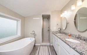 Douche, serviettes fournies, savon