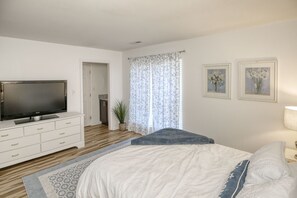 3 habitaciones, escritorio, tabla de planchar con plancha y wifi