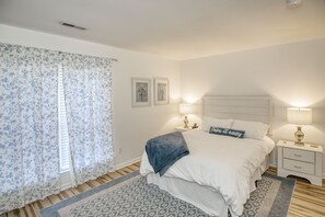 3 bedrooms, desk, iron/ironing board, WiFi