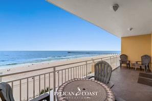 Property grounds - 🏖️FREE Beach Chairs/Umbrella Service ~BEACHFRONT 2 Bdrm/2Bth ~POOL ~Lg Balcony⭐ (Panama City Beach)