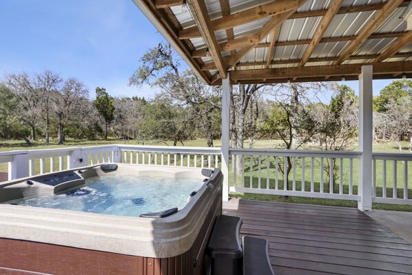 Outdoor spa tub