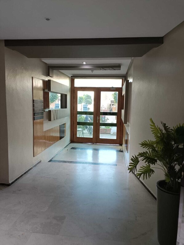 المنشأة من الداخل