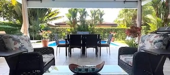 Immaculate 3 bedroom, 3 bathroom private villa with private pool