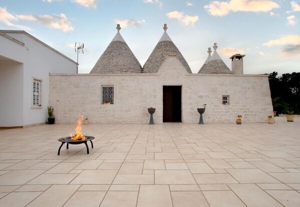 Terrace/patio - Cottage with trulli wide spaces in the heart of Itria Valley Puglia. (martina franca)
