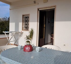 Outdoor dining - Cottage with trulli wide spaces in the heart of Itria Valley Puglia. (martina franca)