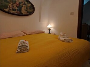 3 bedrooms, iron/ironing board, travel crib, free WiFi - Cottage with trulli wide spaces in the heart of Itria Valley Puglia. (martina franca)