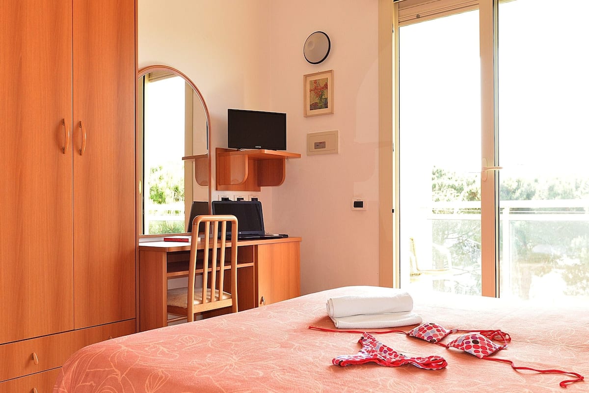 Chambre Double | Salle de bain | Douche, serviettes fournies