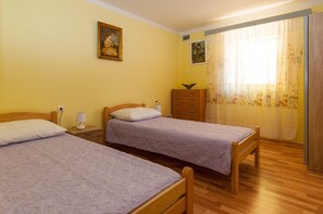 1 bedroom, iron/ironing board, WiFi, bed sheets