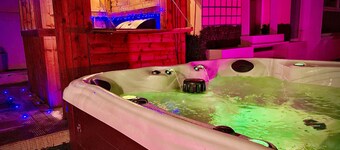 Captivating 4-bed Hot Tub House in Blackpool