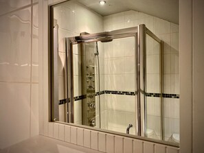 House | Bathroom | Separate bathtub and shower, deep-soaking bathtub, hair dryer, towels - Captivating 4-bed Hot Tub House in Blackpool (Blackpool)