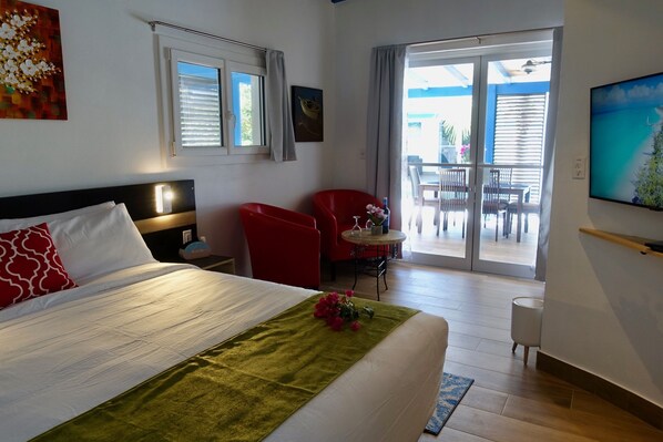 4 bedrooms, in-room safe, desk, iron/ironing board