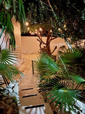 المنطقة المحيطة بالمنشأة