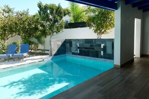 حمّام سباحة خارجي