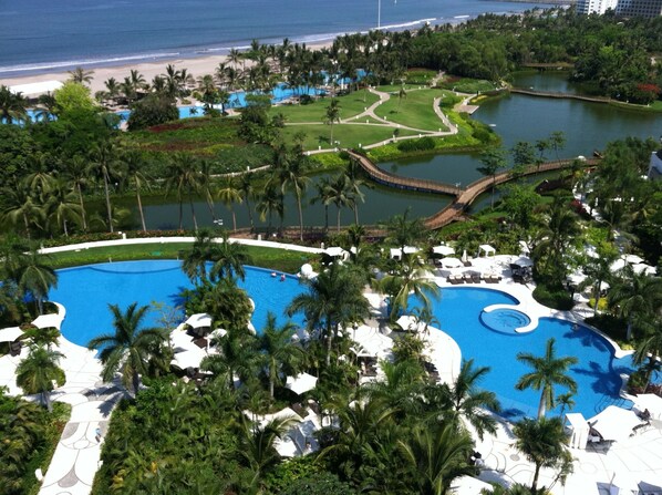 حمّام سباحة خارجي، حمّام سباحة مُدفَّأ